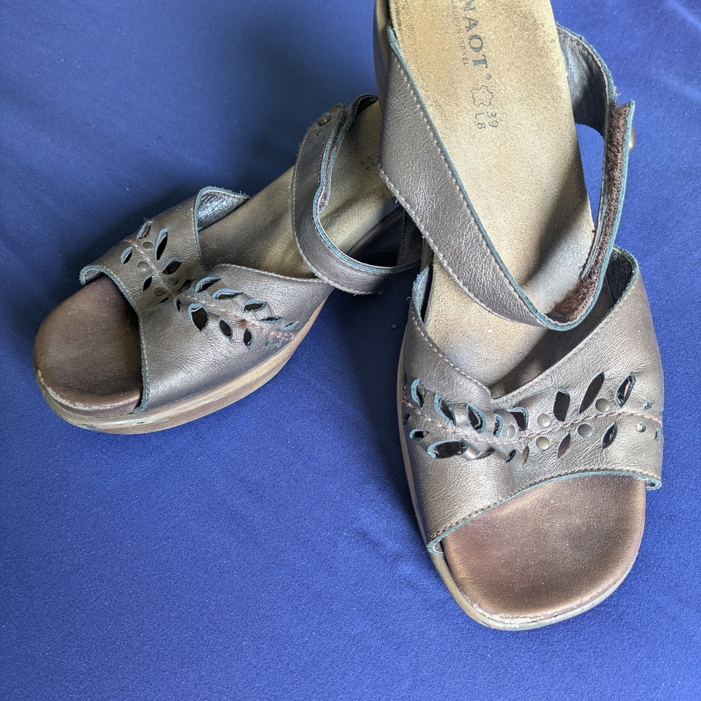 Naot Women's Brown/Bronze Metallic Leather Sandals